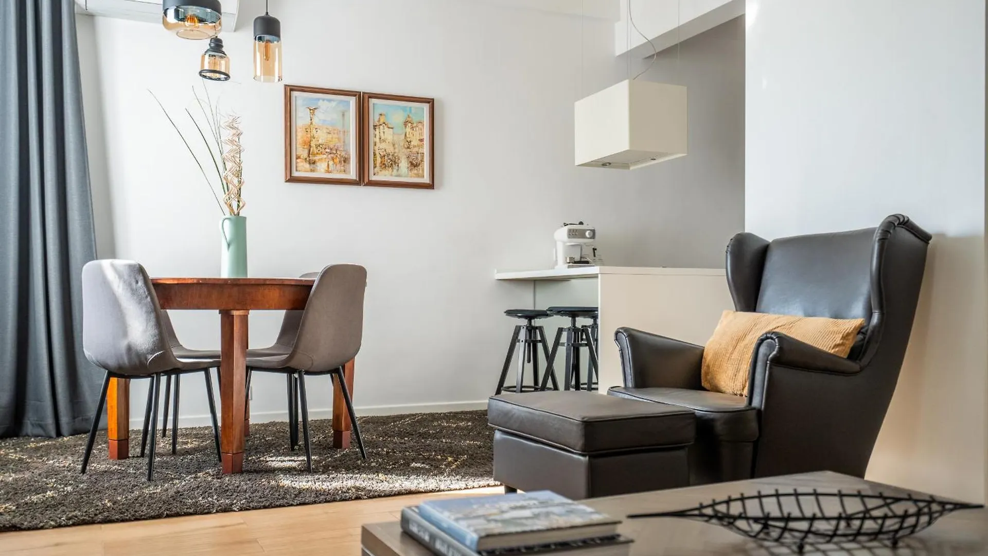 شقة Elegant Getaway Near Iconic Eagles' Bridge صوفيا
